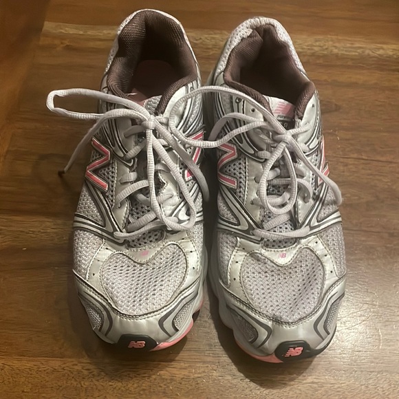 New balance, running shoes women’s 9 - Picture 2 of 8